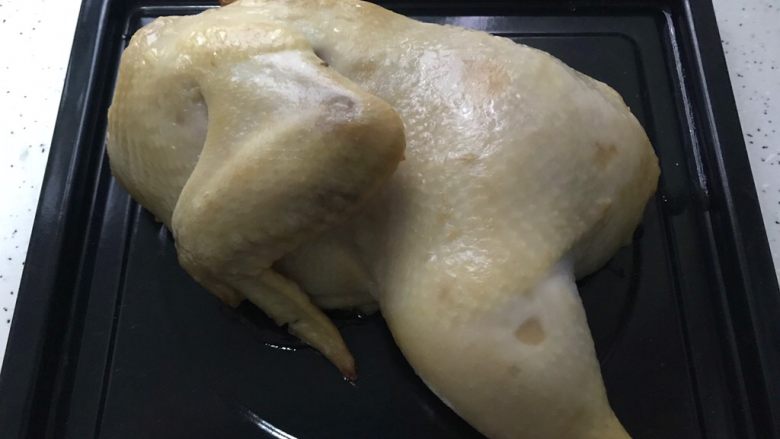 藤椒风味手撕鸡~简易版,烤好了,稍微晾凉一下