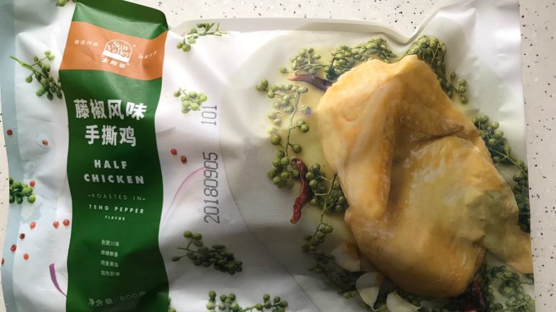 藤椒风味手撕鸡~简易版,准备好手撕鸡半只