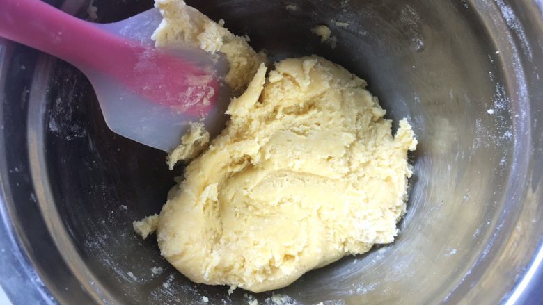 柿柿如意挞,用刮刀切拌均匀,无干粉颗粒