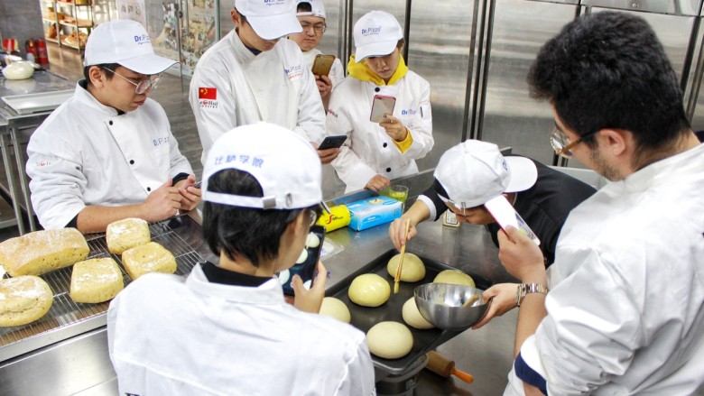 手工汉堡,准备烘烤