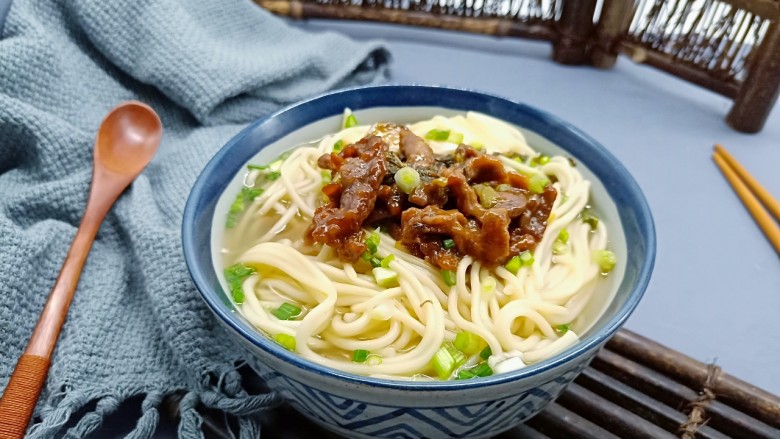 酸爽开胃《酸菜肉丝面》