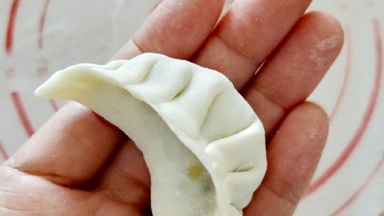 脆皮韭菜香~冰花煎饺,捏好,依次做完。