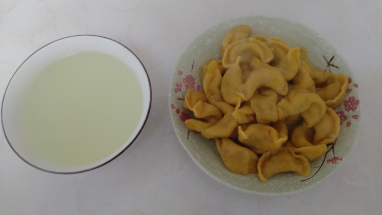 胡萝卜鸡肉蒜黄饺子