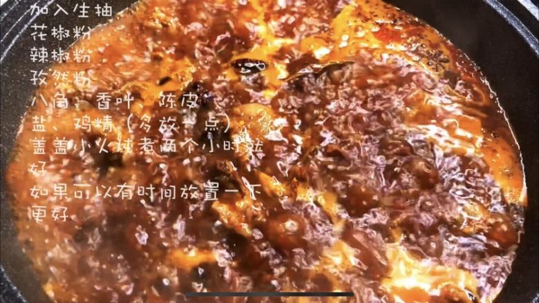 红烧牛肉面——附重庆小面调料和普通牛肉面调料,热锅下掰碎的辣椒、花椒、<a style='color:red;display:inline-block;' href='/shicai/ 3250'>葱</a><a style='color:red;display:inline-block;' href='/shicai/ 37'>姜</a>蒜炒香，下洗净的牛肉，煸炒干水分，加入料酒，继续炒干，下老抽上色，加热大量开水（多放点，因为需要汤汁加入面条中）。加入生抽、花椒粉、孜然粉、辣椒粉、陈皮、八角、香叶、盐、鸡精（味道放重一点，不然之后牛肉下入面中会味道变淡）。小火盖盖炖煮2小时往上，关火，最好可以浸泡一晚上。