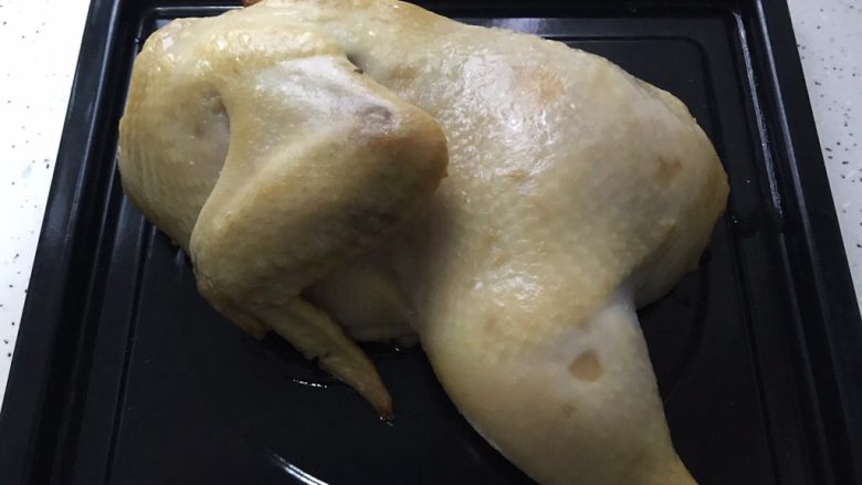 黄瓜牛肉拌藤椒风味手撕鸡,烤好了,稍微晾凉一下
