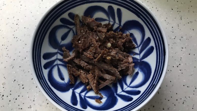 黄瓜牛肉拌藤椒风味手撕鸡,<a style='color:red;display:inline-block;' href='/shicai/ 4087'>酱牛肉</a>切丝