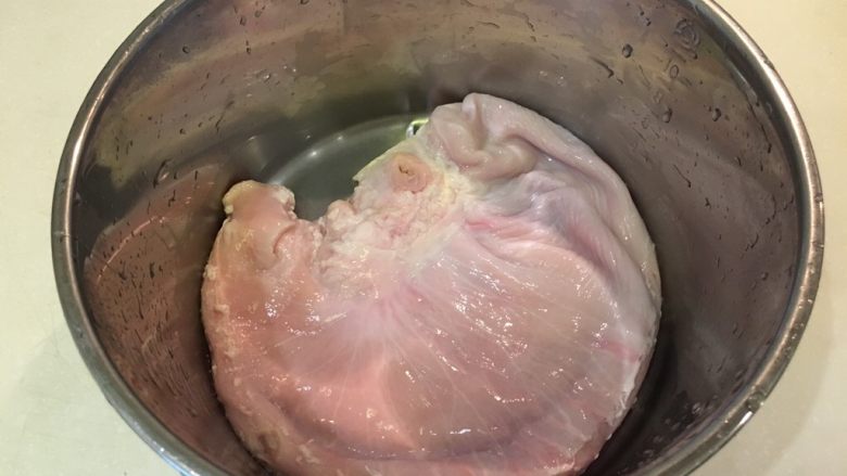 猪肚鸡,肚里肚外都洗干净了!绝对不会臭臭哦!