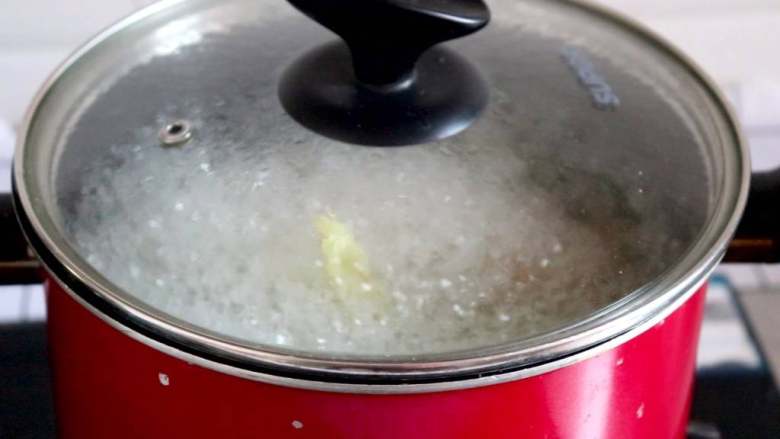 奶香玉米糊,大火煮熟(一般需要20到30min)
tips:如果是高压锅的话,一般需要15min左右