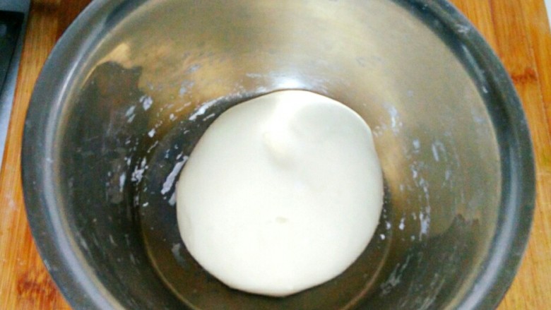 菠菜鸡蛋馅蒸饺,面用温水和成面团,醒发二十分钟