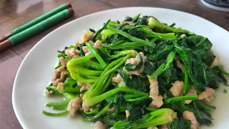 菠菜肉丝,味道鲜美,营养丰富的菠菜肉 丝。