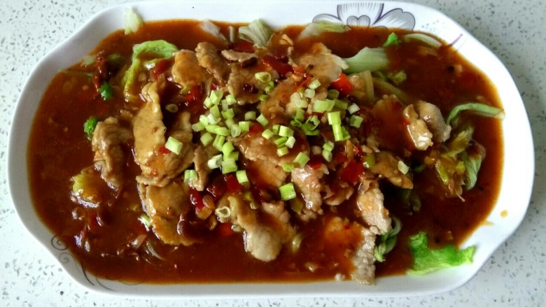 家常水煮肉片,撒上葱花