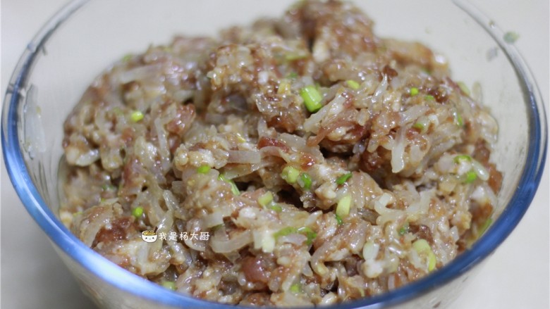 萝卜猪肉饺子,搅拌均匀,饺子馅就做好了。