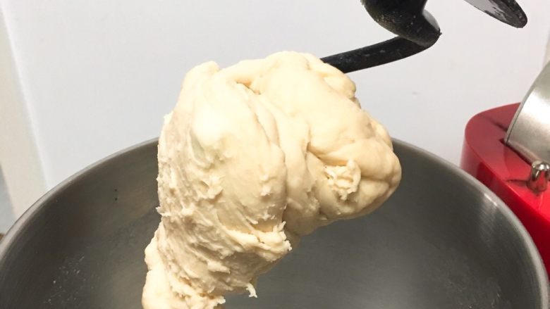 全麦豆沙面包,启动厨师机开始揉面,时间20分钟。