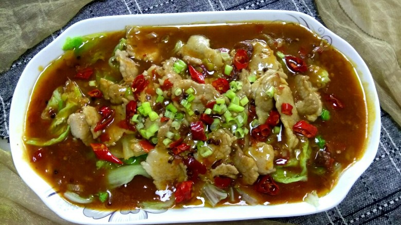 家常水煮肉片,成品图，麻辣鲜香，好吃下饭