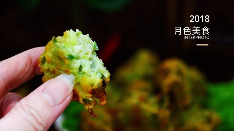 香炸萝卜素丸子,吃上一口超级满足,我家宝贝一人吃了一盘还说没吃够。