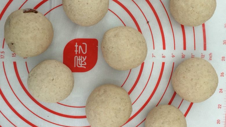 全麦红枣馒头,全部一样。