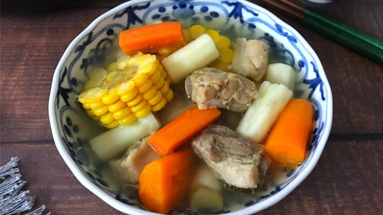 子排山药玉米煲,鲜美营养,滋补不上火,适合冬天吃的炖排骨。