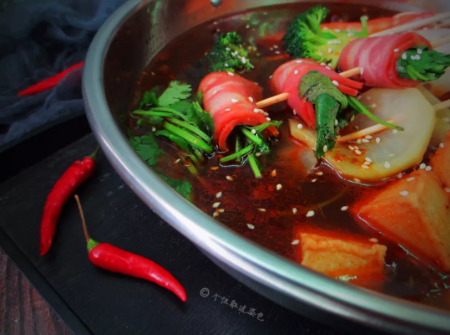 自制家庭串串火锅,辣得舒服,麻得过瘾
就算“赴汤蹈火”,也在所不惜!