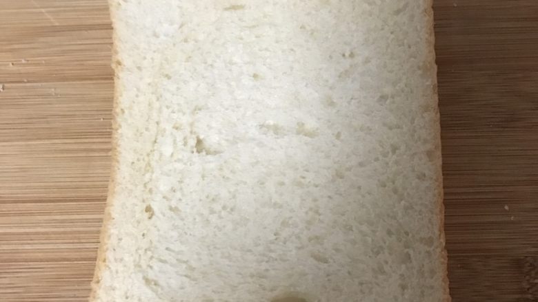 照烧鸡腿三明治,取一片吐司