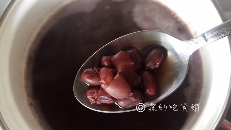桂花红豆年糕汤,经常去看看,一直烧到红豆有点爆开(差不多一小时左右)