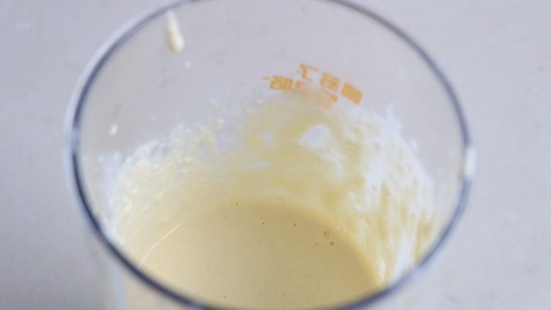大米发糕,搅打成细腻的米糊;