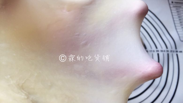 奶香咖啡面包,再启动一个揉面程序(设备不同,有的也可能需要2个程序),揉成能拉出薄膜的扩展阶段