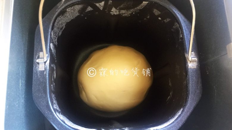 奶香咖啡面包,面包机里进行一次发酵(也可以放入别的容器中发酵)