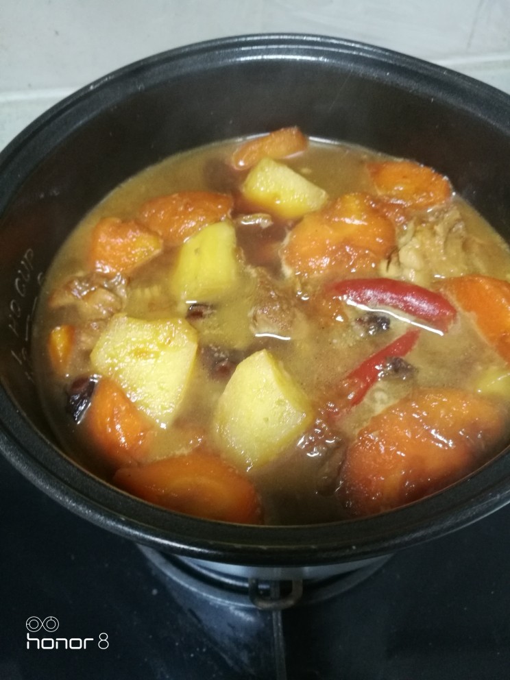 菜谱#红焖羊肉#(创建于13/11~2018),放入<a style='color:red;display:inline-block;' href='/shicai/ 720'>胡椒粉</a>,然后大火收汁。