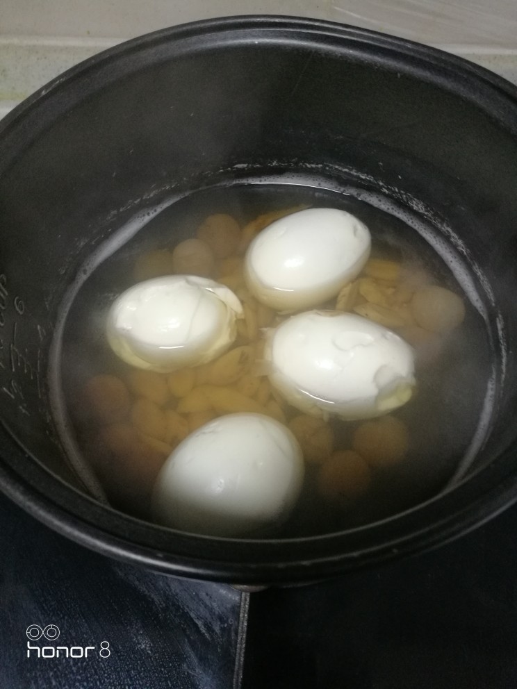 菜谱#桂芪煮鸡蛋#(创建于11/11~2018),成熟后关火,在煮锅中焖5分钟。