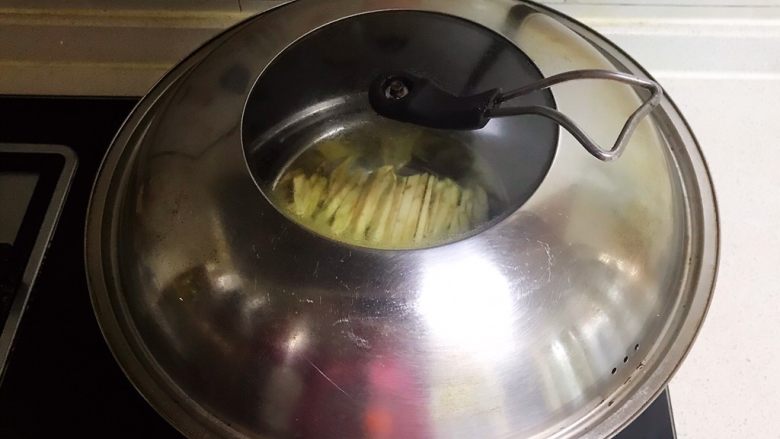 宝宝健康食谱 肉末茄子,盖上锅盖,水烧开后蒸15分钟