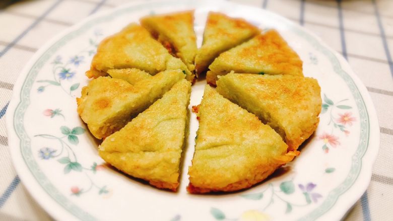早餐豆渣饼-被遗弃的豆渣大变身,成品图:一块争气的饼。