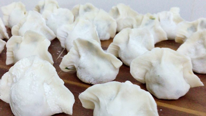 韭菜猪肉水饺,包饺子,形状看个人喜好
