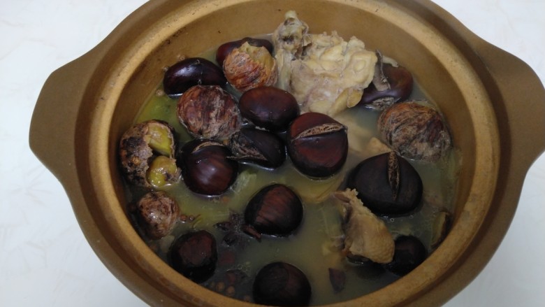 排骨鸡腿炖板栗