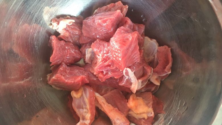 什锦牛肉串,<a style='color:red;display:inline-block;' href='/shicai/ 216'>牛肉</a>洗干净切块