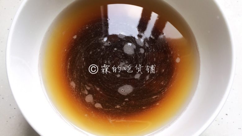 红糖核桃馒头,温水,先把<a style='color:red;display:inline-block;' href='/shicai/ 882'><a style='color:red;display:inline-block;' href='/shicai/ 882'>红糖</a></a>化开