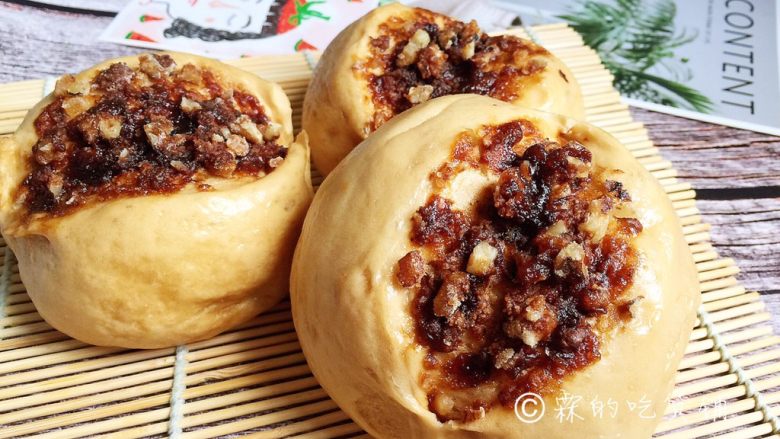 红糖核桃馒头,开水上锅,蒸20分钟
