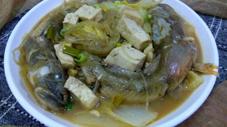 油光鱼炖豆腐,盛盘