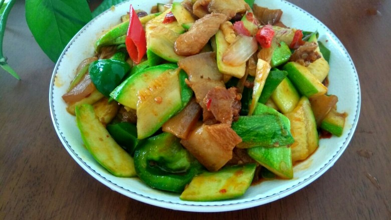 五花肉炒西葫芦