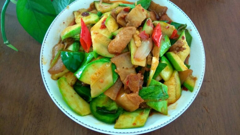 五花肉炒西葫芦,成品图