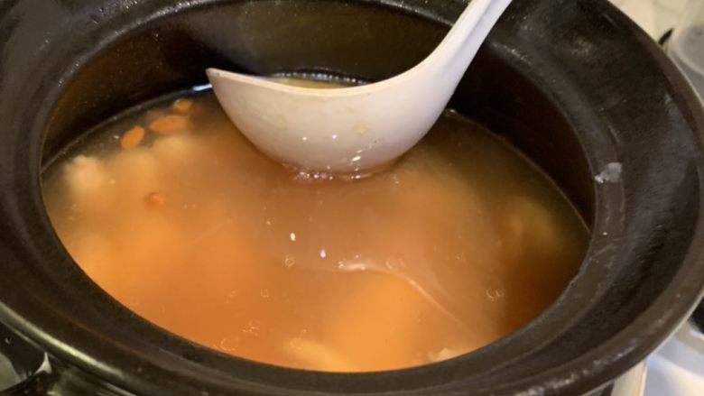 高汤简易版炒芥兰,如果家里在煮汤，可以把<a style='color:red;display:inline-block;' href='/shicai/ 845'>高汤</a>表层的油一起捞出