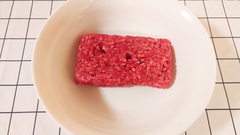 爆浆芝士牛肉丸子,准备<a style='color:red;display:inline-block;' href='/shicai/ 39957'>牛肉糜</a>
