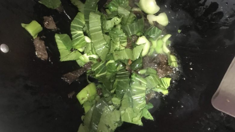 冬天耳光饭,加入青菜叶