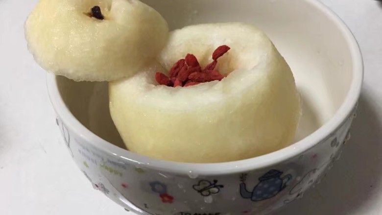 冰糖雪梨(原味、冰糖、枸杞大补)😘️,也可以把中间核挖去,放上枸杞,上锅蒸。