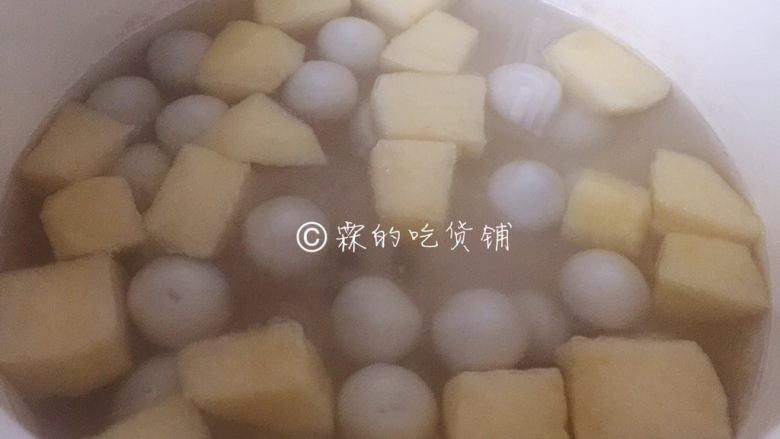 百变水果 桂花水果圆子羹,小火慢煮，直到圆子浮起（也就是圆子熟了）