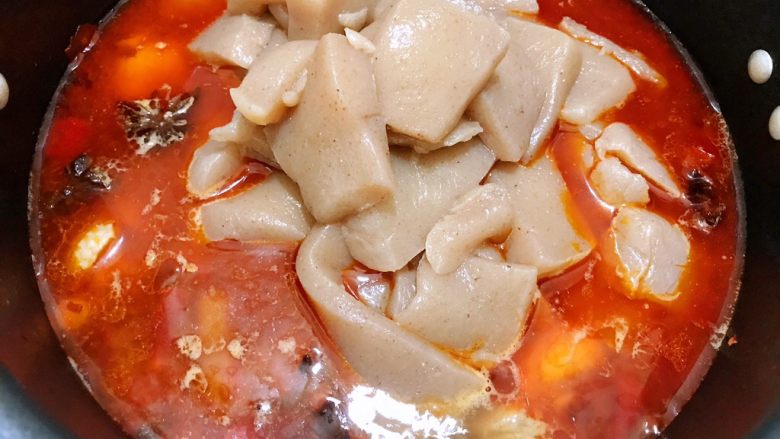 魔芋啤酒鸭,加入魔芋,煮至鸭肉软烂魔芋入味即可