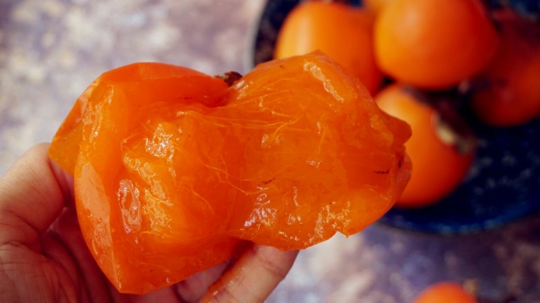 柿子软煎饼,选择这种富平尖柿,水分足。
