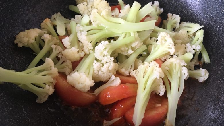 番茄花菜,放入有机花菜。