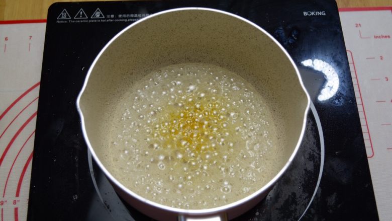 焦糖玛奇朵,电磁炉受热不均匀,中间会先变成焦糖色。