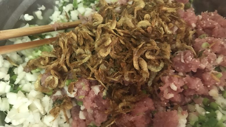 客家釀春,妈妈做的味道,加入炒香的虾皮。