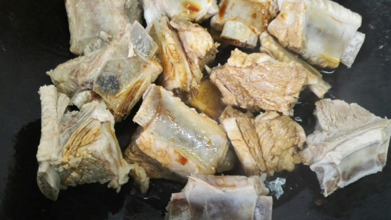 百变水果 香橙排骨,加入少许<a style='color:red;display:inline-block;' href='/shicai/ 788'>生抽</a>